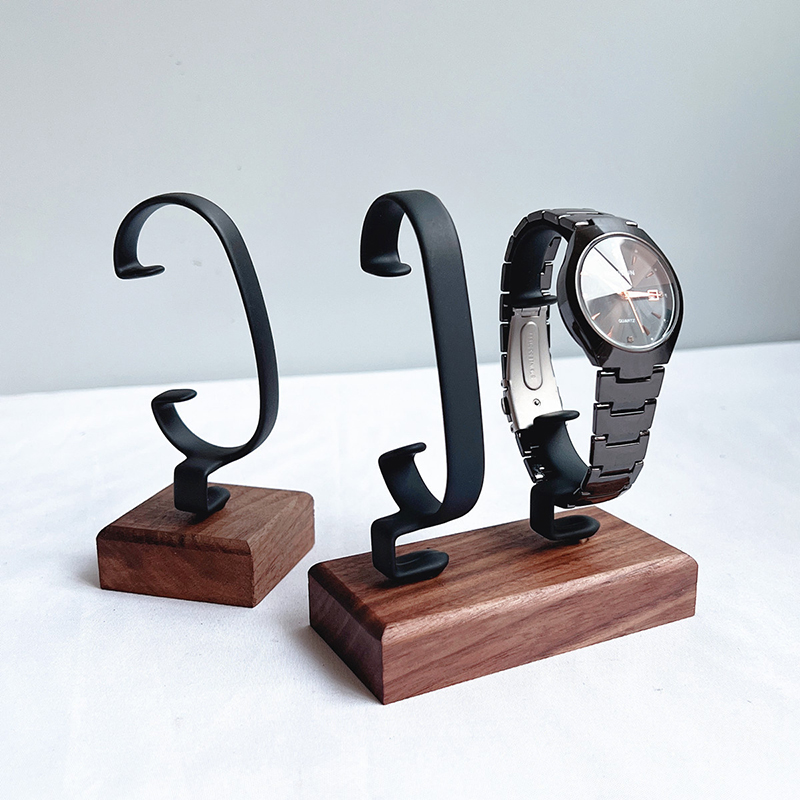 木製C型ウォッチホルダー、無垢材ジュエリーディスプレイスタン - Jewelry And Watches Inc のレビューと価格