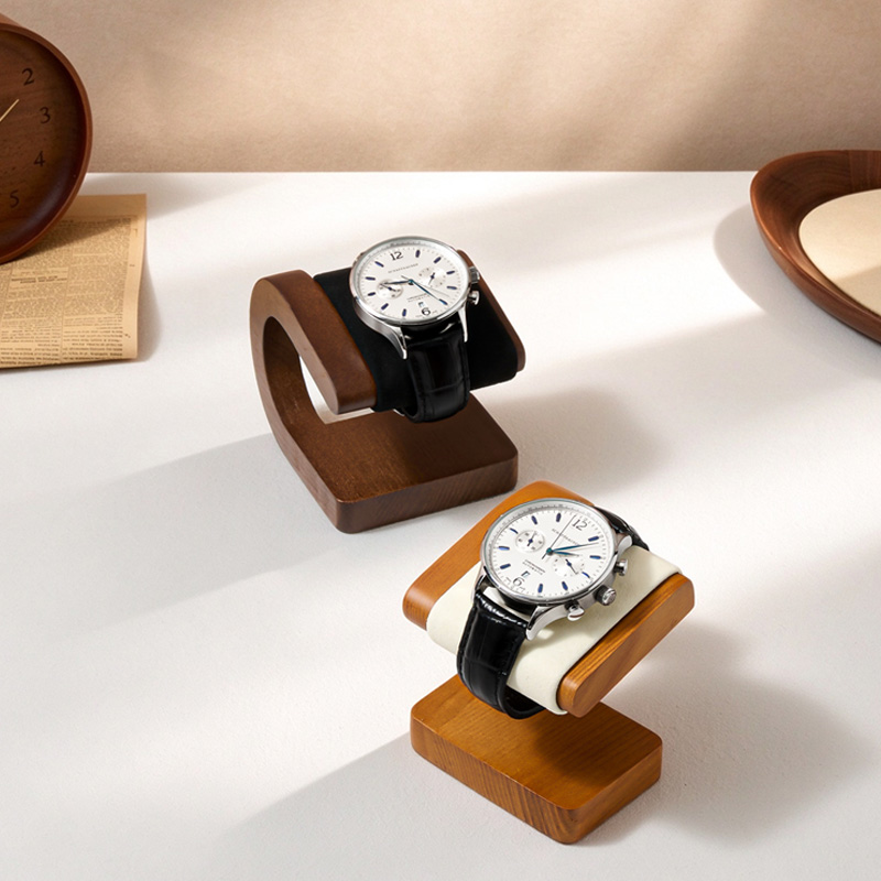 Oirlv ウォールナット材の腕時計スタンド。新しいC字型の - Jewelry And Watches Inc のレビューと価格