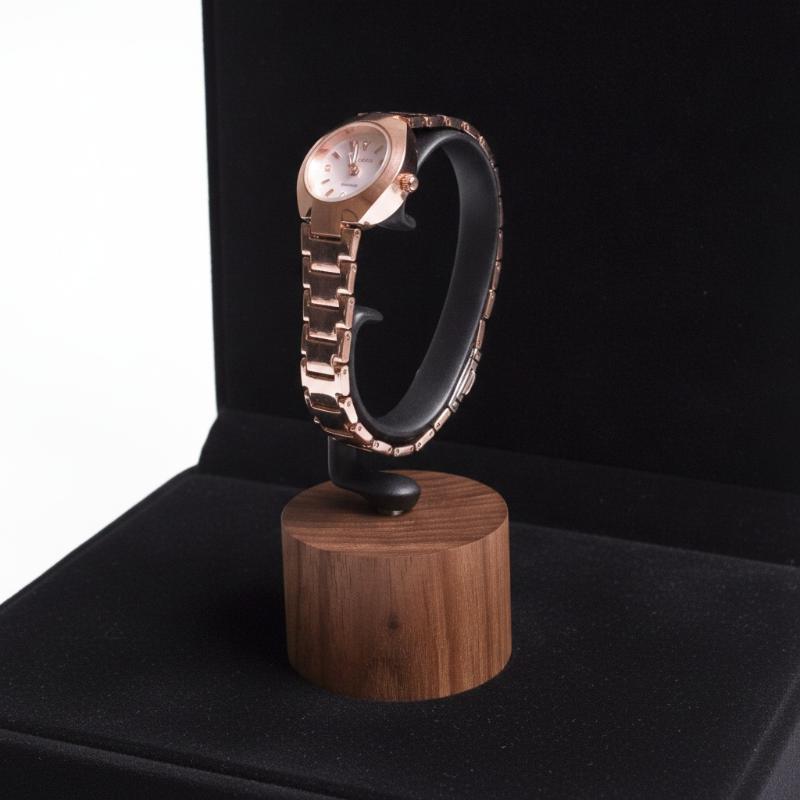 1個入り無垢材C型腕時計ホルダー ジュエリーディスプレイスタ - Jewelry And Watches Inc のレビューと価格